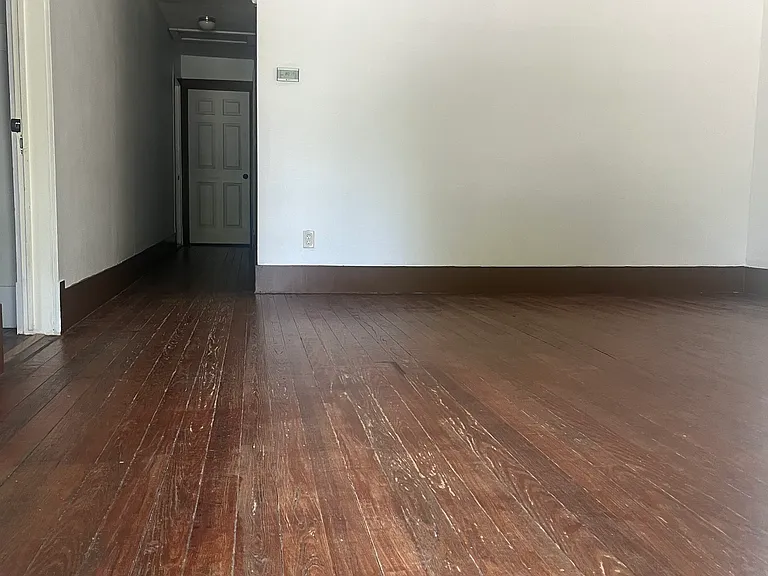 207 S Lennox St — Photo 15
