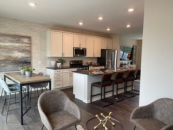 5th image of 2366 Southwind Blvd