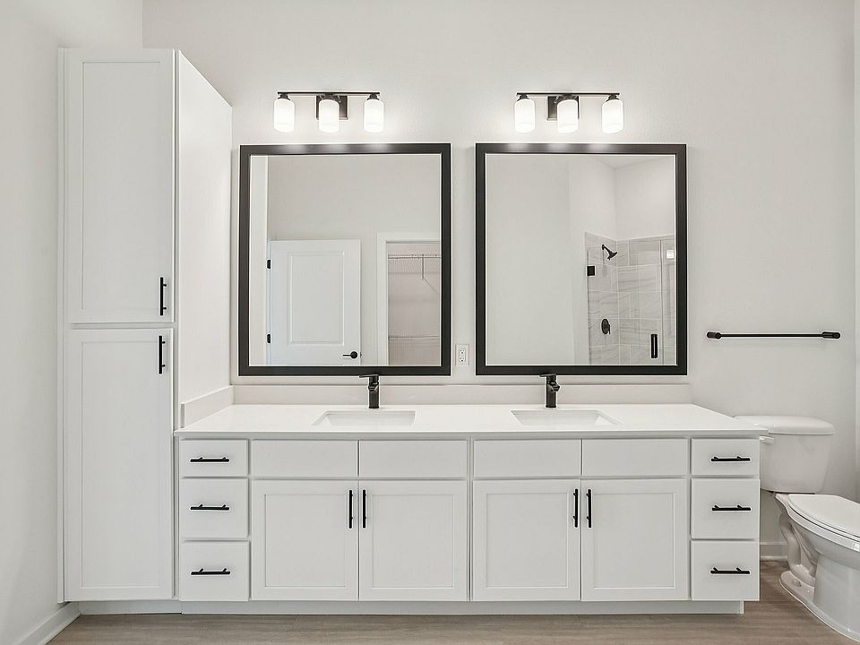 Bathroom with Dual Sink Vanity