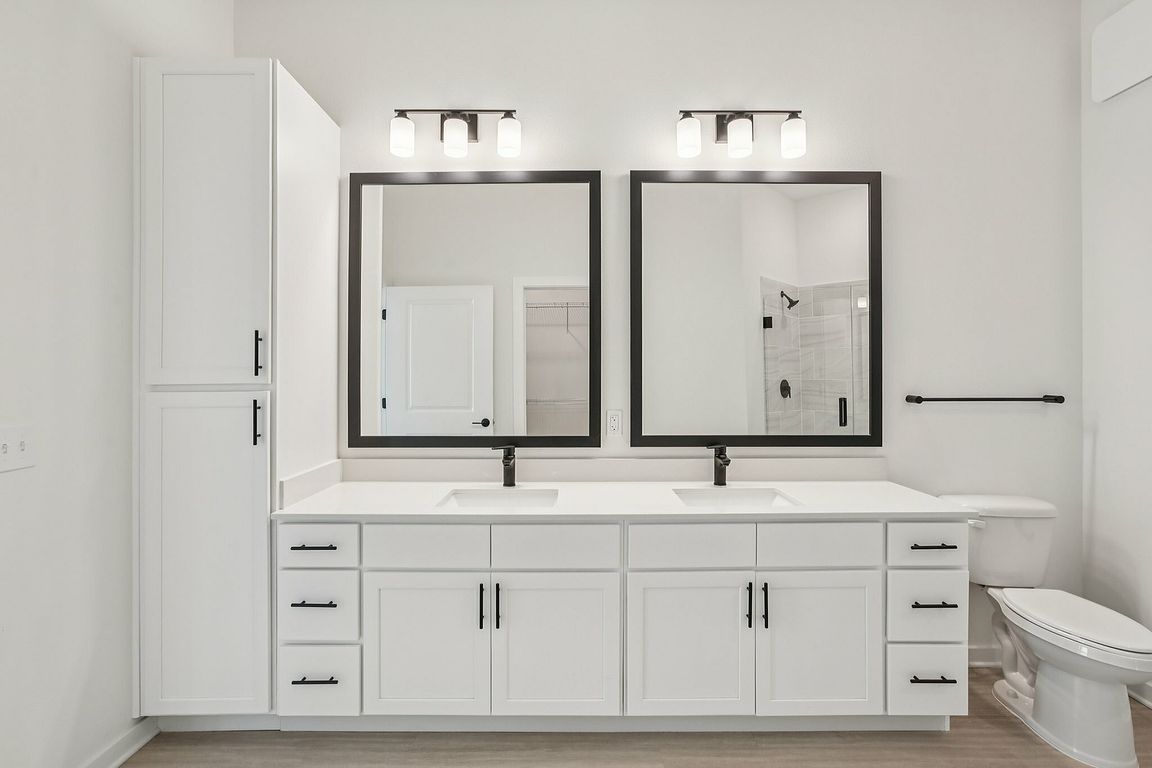 Bathroom with Dual Sink Vanity