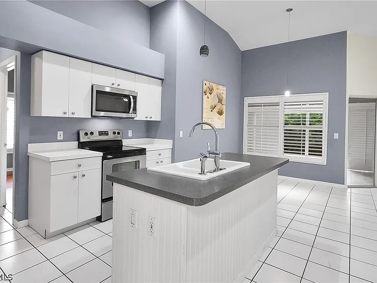 22203 Seashore Cir — Photo 16