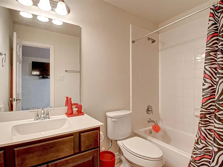 8219 Peppervine Ct — Photo 31