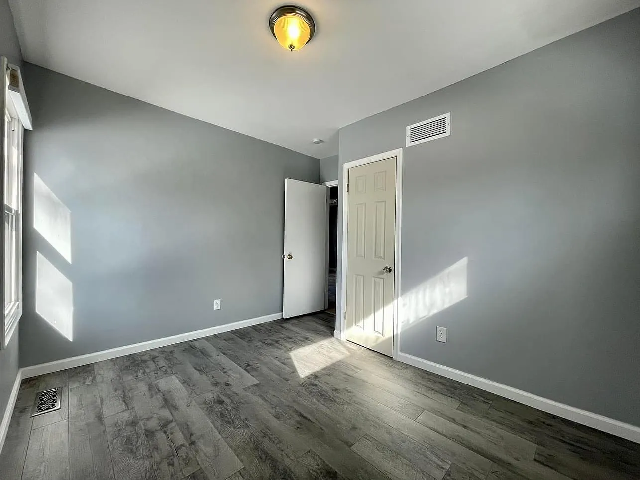 21761 Middlebelt Rd — Photo 4