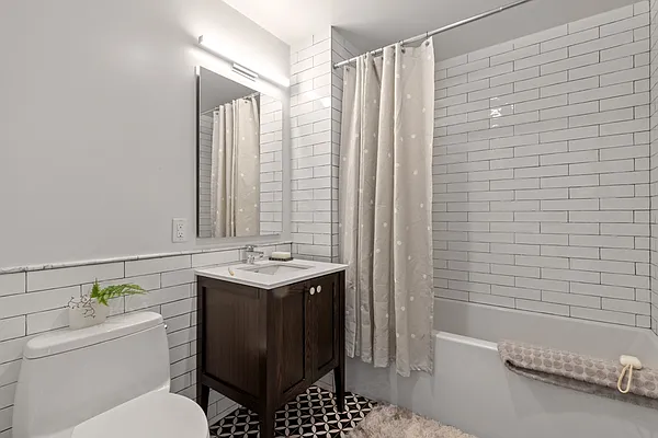 Rented by Greystar | media 13