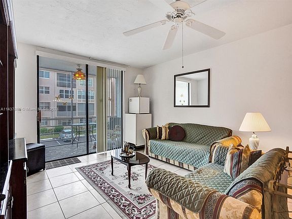 5th image of 2841 Somerset Dr APT 216