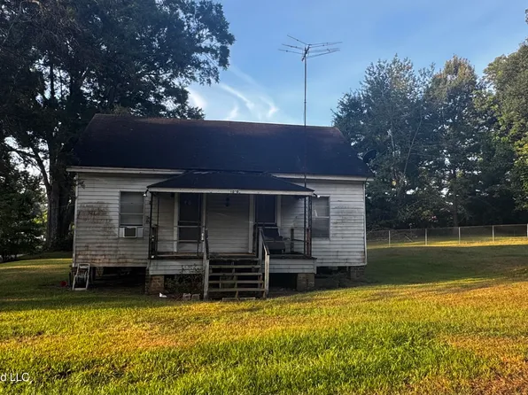 1030 E Cherry Dr, McComb, MS 39648