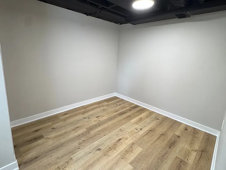 5401 N 45th Ave — Photo 5