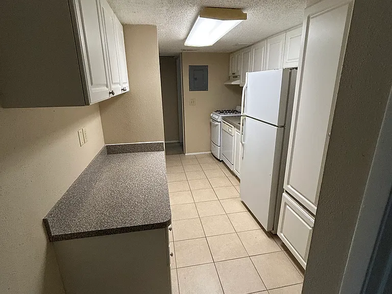 109 Oyster Bay Cir #240 — Photo 9
