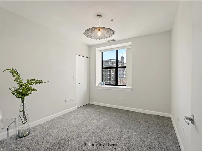 451 W Huron St #1507 — Photo 4
