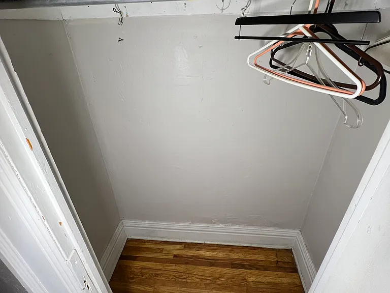 50 Saint James Pl #LOWER — Photo 6