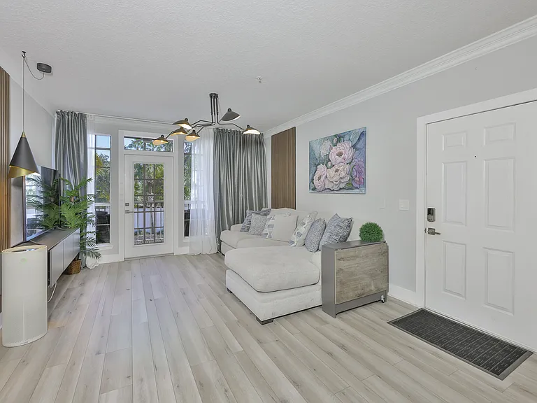 3202 Bay Club Cir #3202 — Photo 17