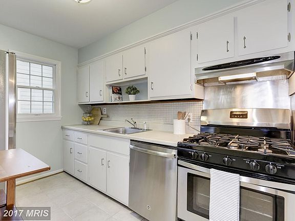 5th image of 711 Crabb Ave
