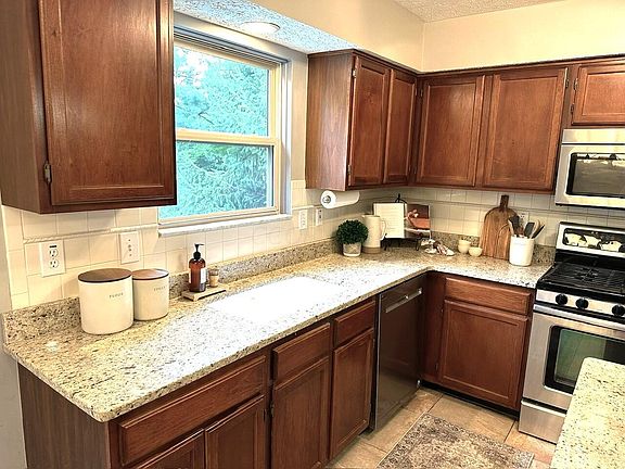 3rd image of 6216 Durban Dr