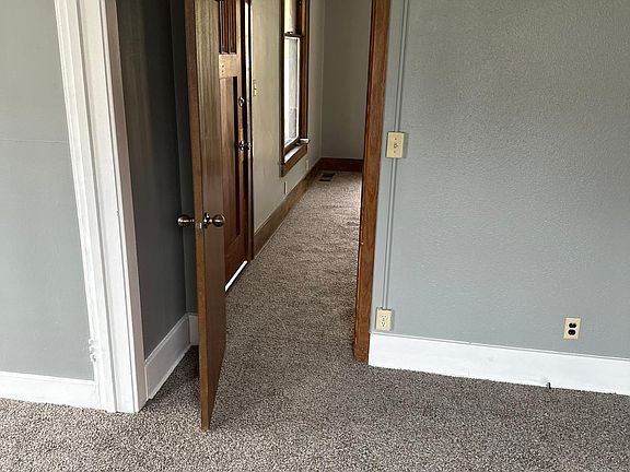 4th image of 813 S Glass St #1