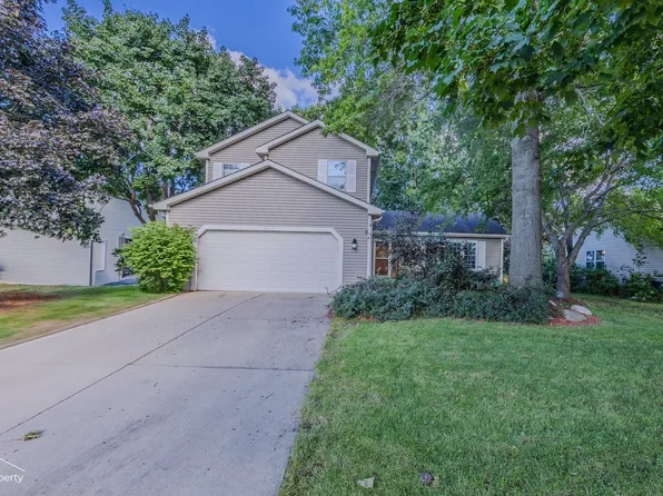 1021 Blue Ridge Pkwy, Algonquin, IL 60102