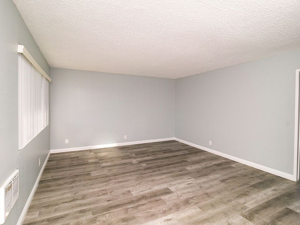 1st image of 15209 Prairie Ave APT 6