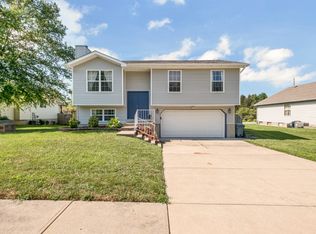 6432 Long Timber Dr, O'Fallon, MO 63368