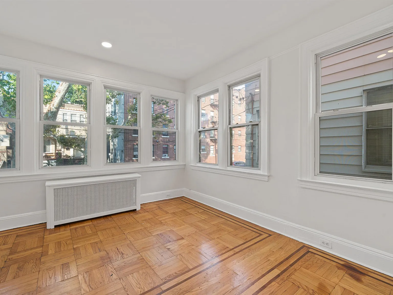 3 bed, 1.0 bath, 1200 sqft, $2,100 — Photo 1