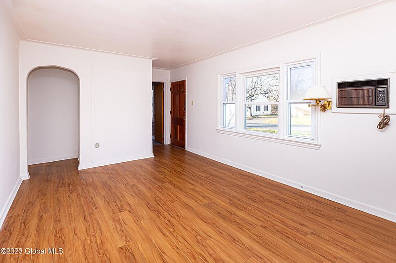 2nd image of 6 Westbrook Drive