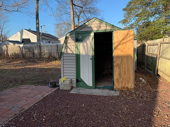 3rd image of 604 Conifer Dr