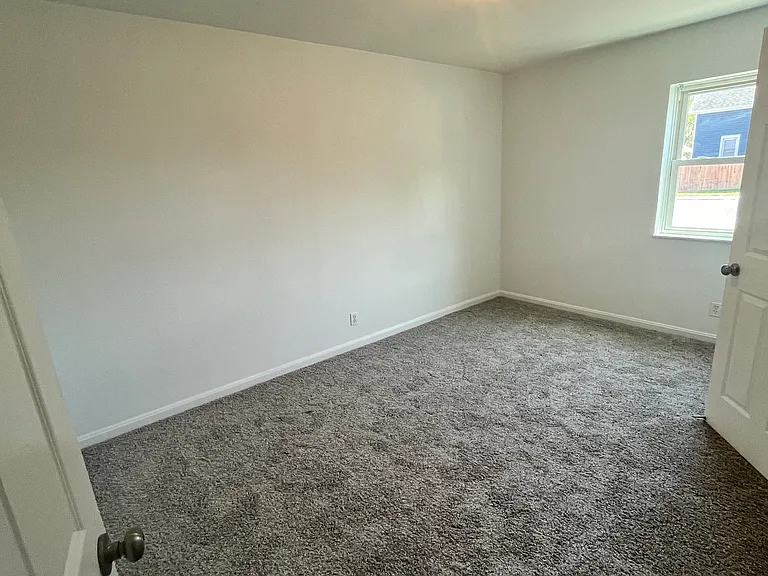 300 S Morrison Ave #340 — Photo 5