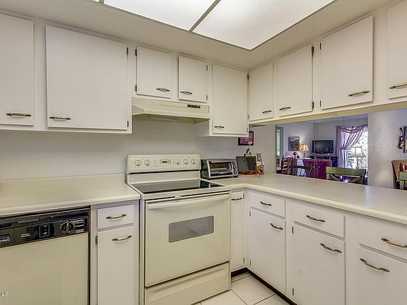 2nd image of 4150 E Cactus Rd Unit 106