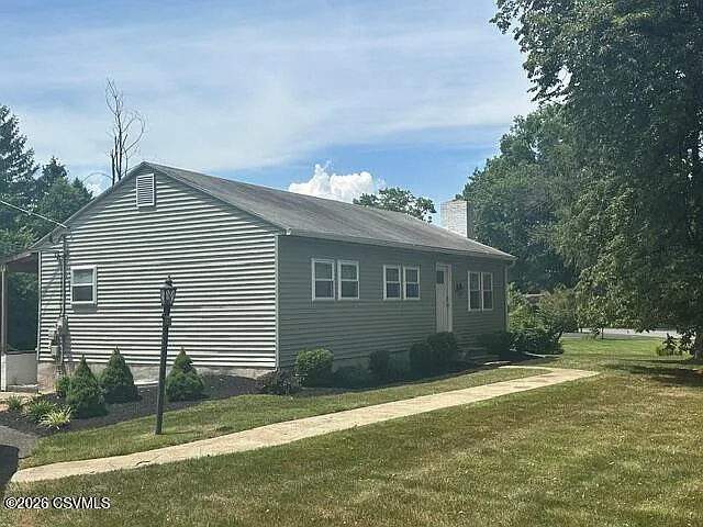 4 bed, 897 sqft, $2,900 — Photo 2