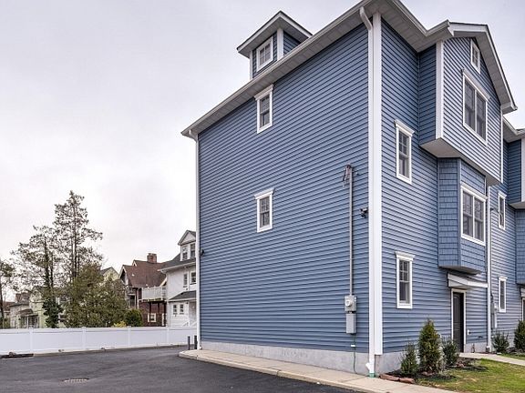 3rd image of 117 Valley Rd APT 3