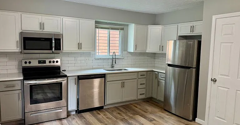 12 Holloway Dr #12B — Photo 1