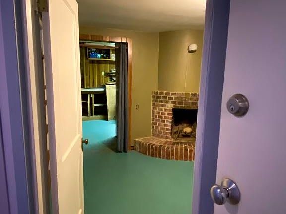 5th image of 2540 1st Ave W Basement A