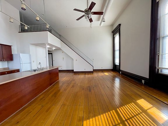 4th image of 122 S Walnut St APT 306