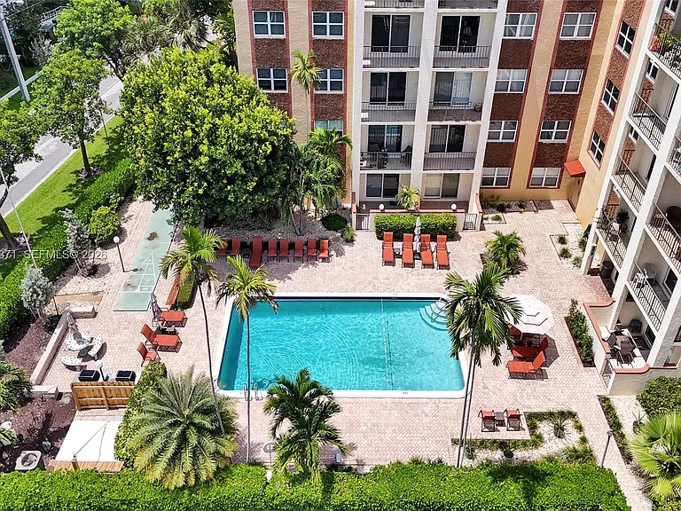 400 N Riverside Dr #501 — Photo 2