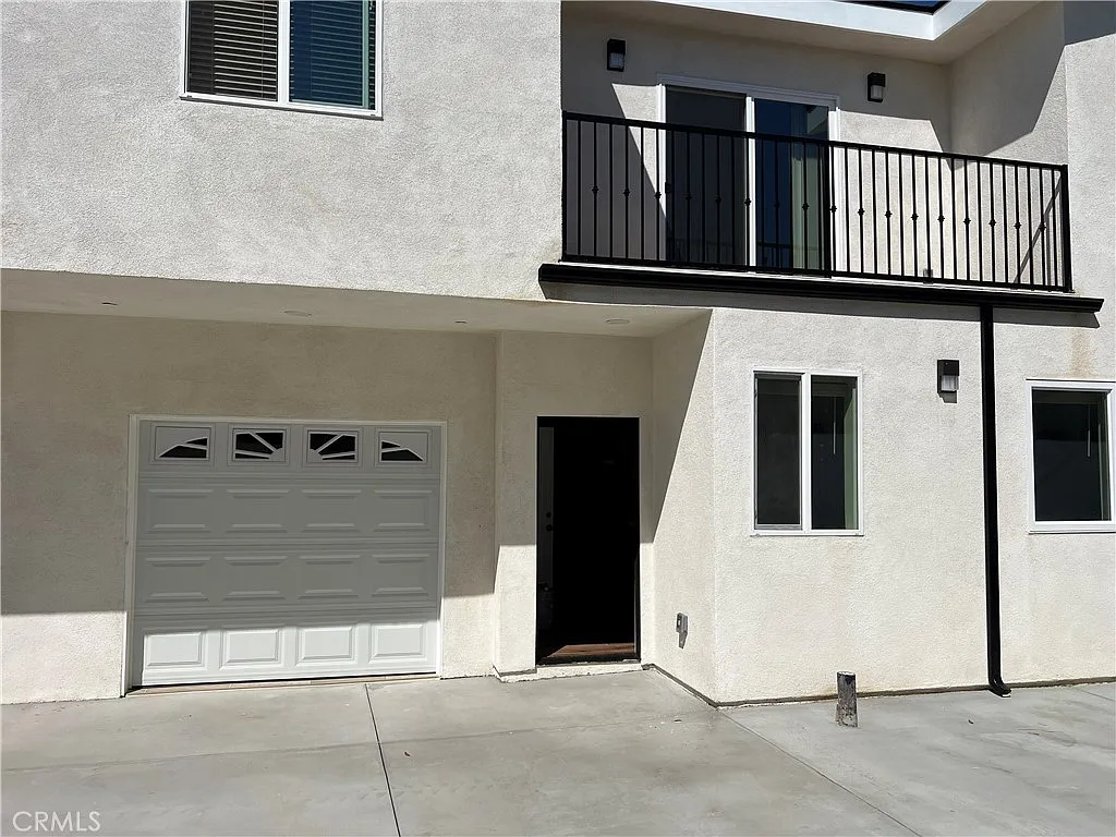 4705 Acacia St — Photo 1