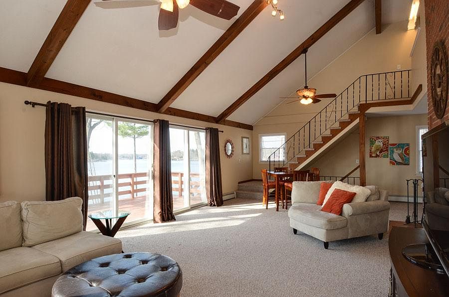 Large living area overlooking lake