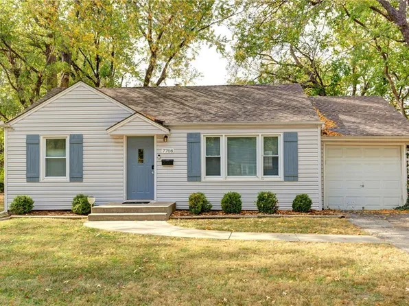 7708 Newton St, Overland Park, KS 66204