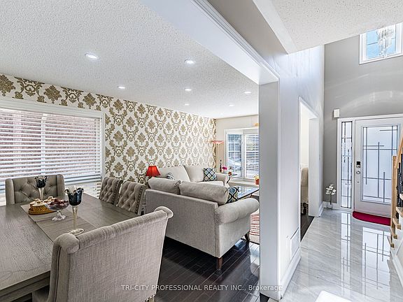 5th image of 18 Sugarhill Dr
