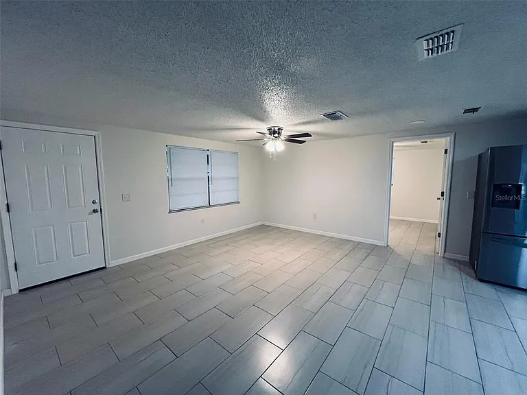 5323 Satsuma Dr — Photo 6