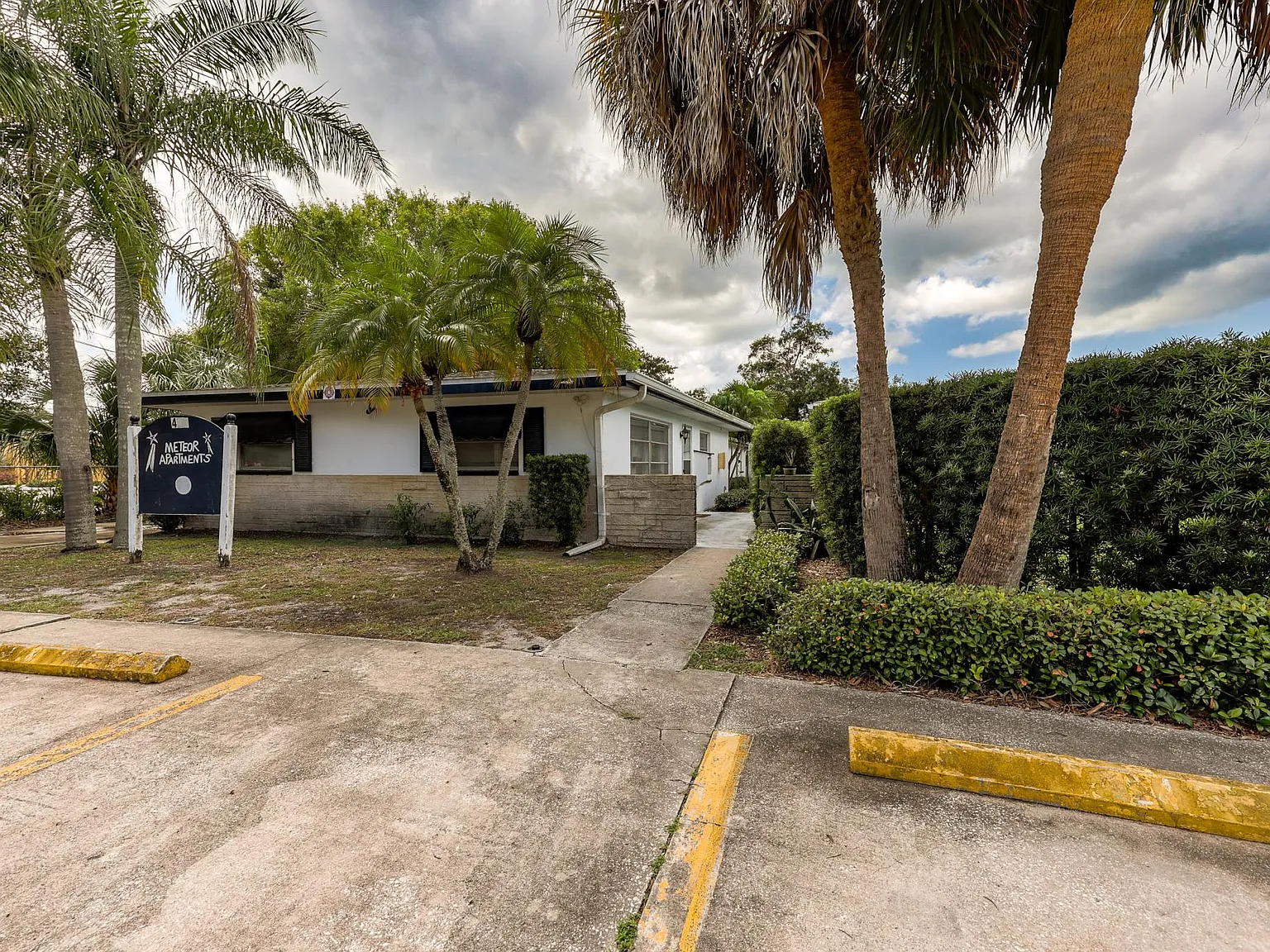 400 S Meteor Ave — Photo 2