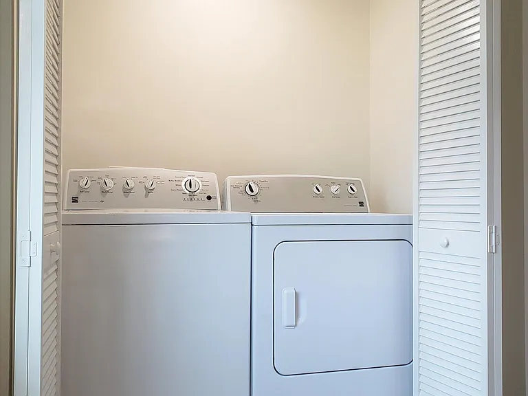 318 N Wilton Pl #5 — Photo 8