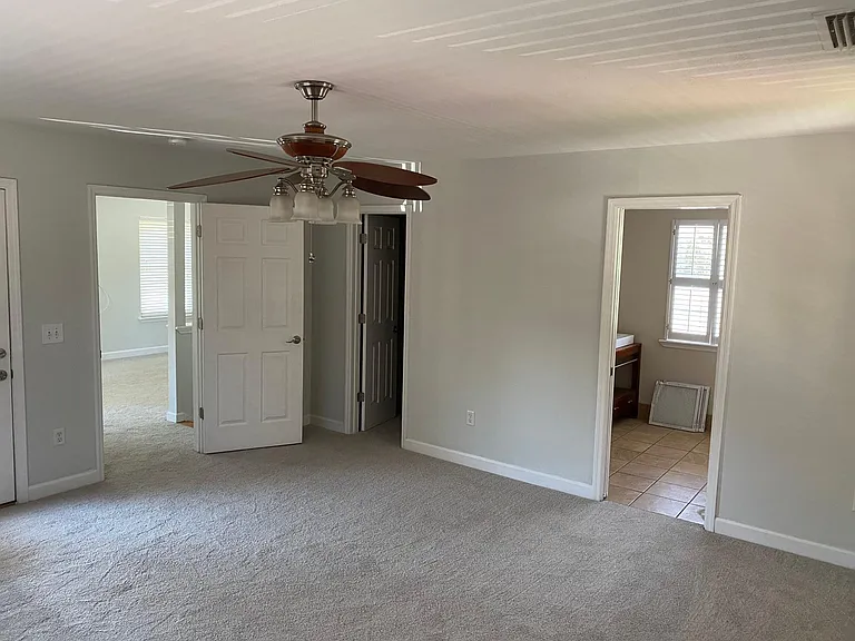 3722 Saint Johns Ave — Photo 22