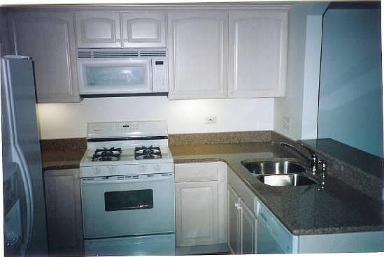 4th image of 616 N Milwaukee Ave APT B