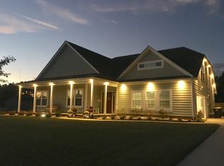 107 Little Acorn Trl, Moyock, NC 27958