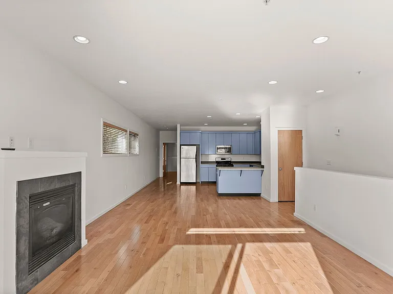 3220 N Michigan Ave — Photo 17