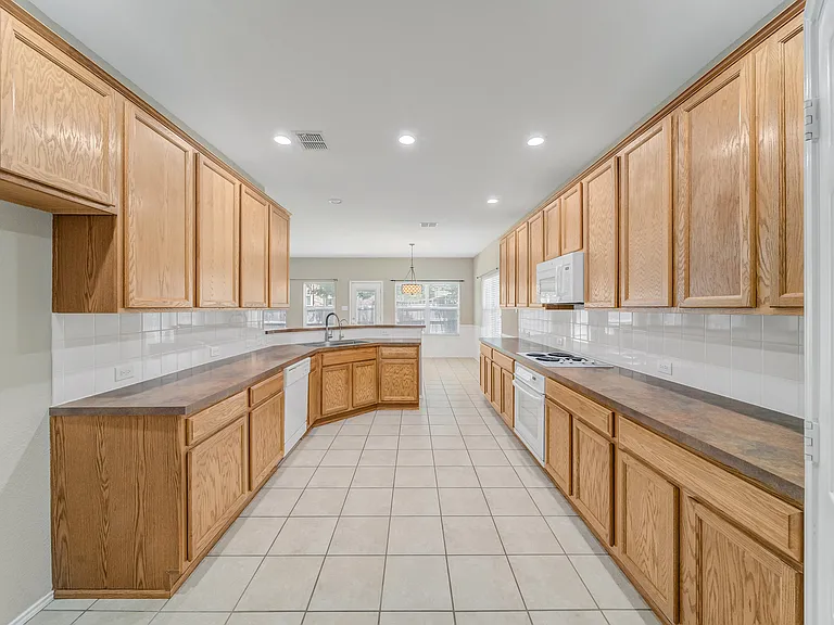8162 Robertson Dr — Photo 9