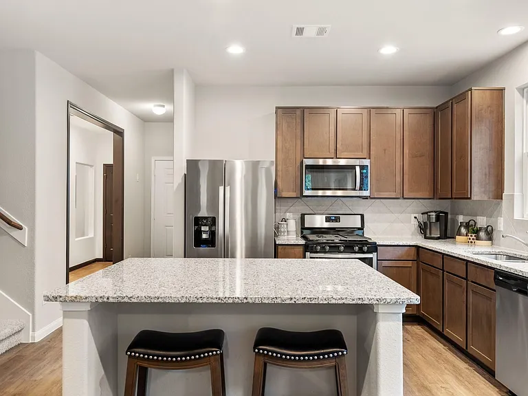 4504 Danielle Gardens Ln — Photo 5