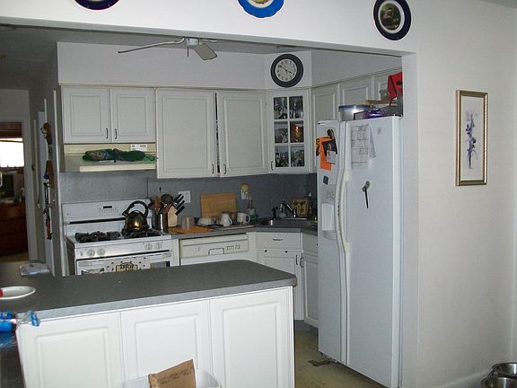 4th image of 55 McLaughlin St