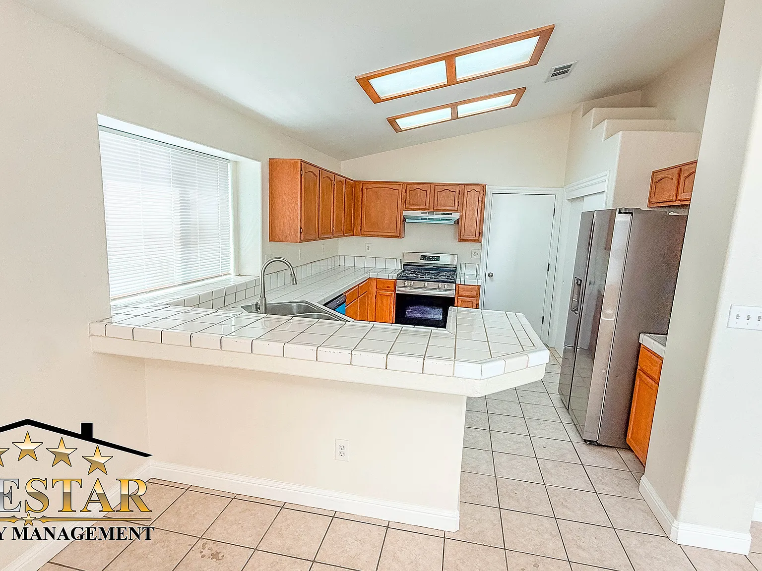 4 bed, 1877 sqft, $2,450 — Photo 4