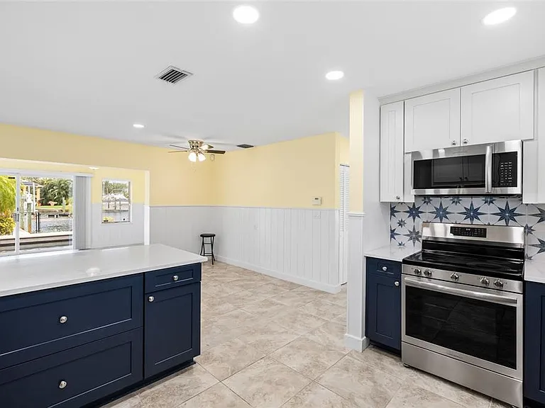5541 Bayou Grande Blvd NE — Photo 12