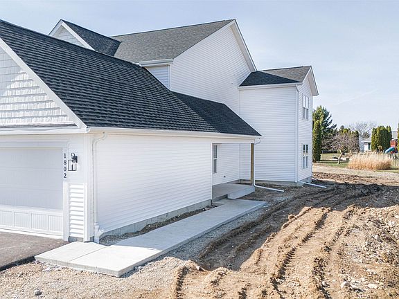 2nd image of 1802-1804 W Kyle Cir