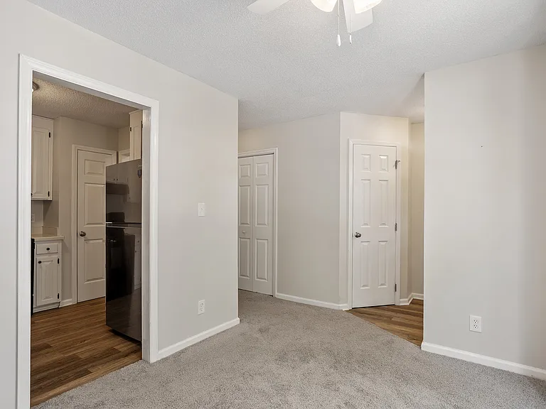 516 Caprice Ct — Photo 13